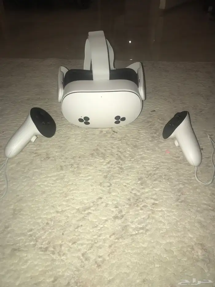 ميتا كويست 3s مع الاشتراك الكرتونه الشاحن و لعبه باتمان 0