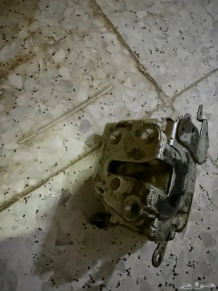 للبيع قطع غيار نيسان بترول فتك فلتر هواء اصلي قفل باب داخلي 15