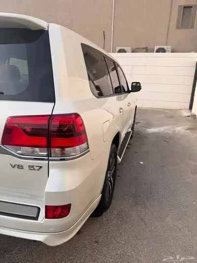 لاندكروزر 2019 GXR جراند تورنق 25