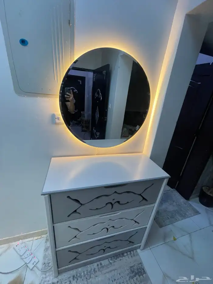 تفصيل غرف نوم وتركيب ديكورات خشبية والتنجيد ودهان الأبواب 12