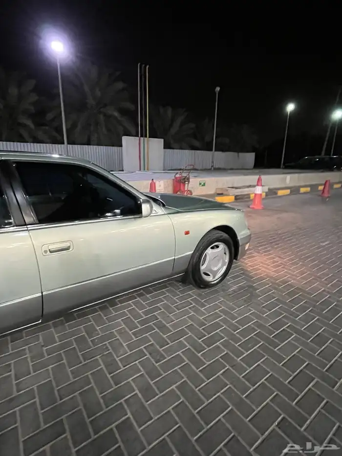 للبيع لكزز 400 LS 22