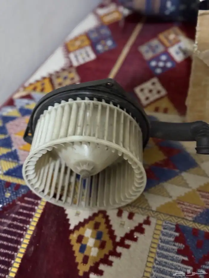 للبيع قطع غيار نيسان بترول فتك فلتر هواء اصلي قفل باب داخلي 0