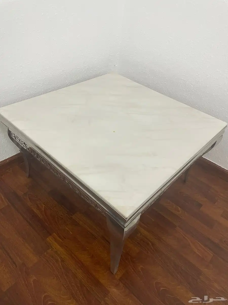 طاولات للبيع 0