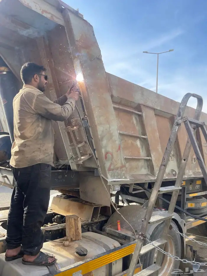 رش سطحه قلابات وايت ماء مع نسافات 8
