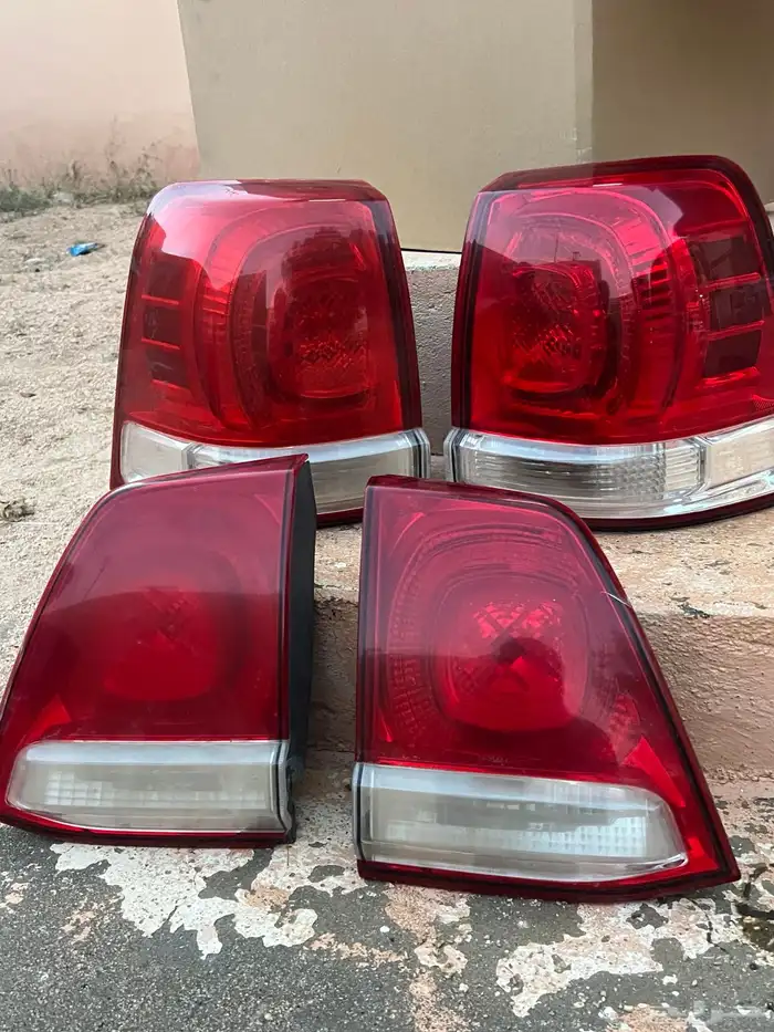 للبيع قطع جيب 2006 و 2009 2