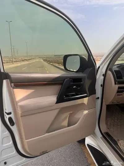 لاندكروزر 2019 GXR جراند تورنق 6