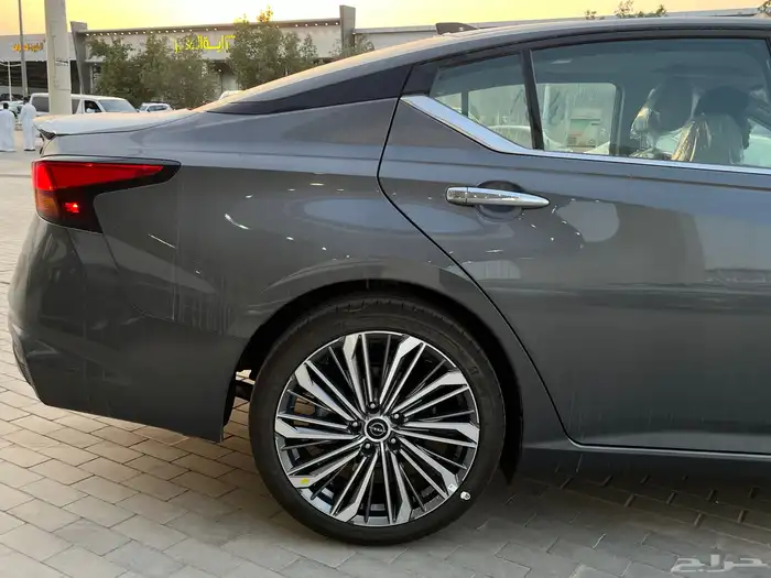 نيسان التيما SV نص فل 2025 9