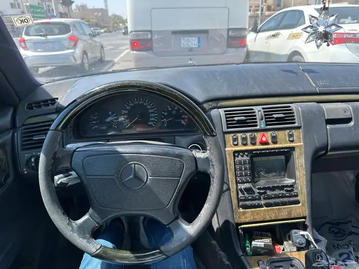 مرسدس ابو عيون 210 0