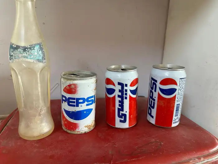 علب بيبسي و نيدو و شوربه و تطلي و قزاز اورنجينا 0