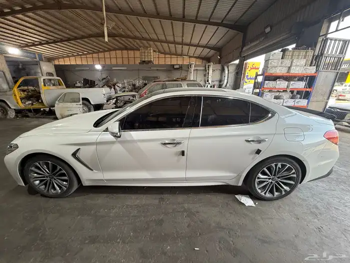 جنسس g70 نظيفة جدا للبيع 5