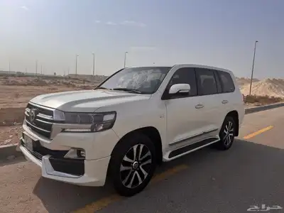 لاندكروزر 2019 GXR جراند تورنق 3