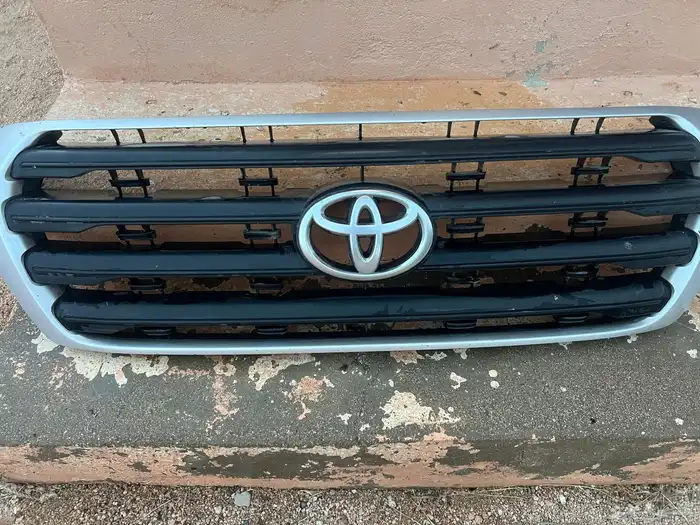 للبيع قطع جيب 2006 و 2009 0