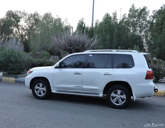 لاندكروزر 2013 V8 رقم 3 GXR تم البيع 3