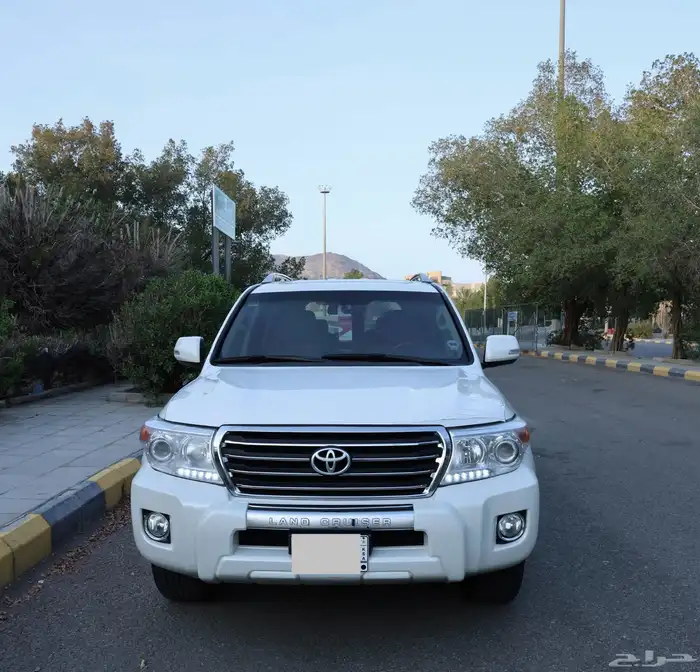 لاندكروزر 2013 V8 رقم 3 GXR تم البيع 0