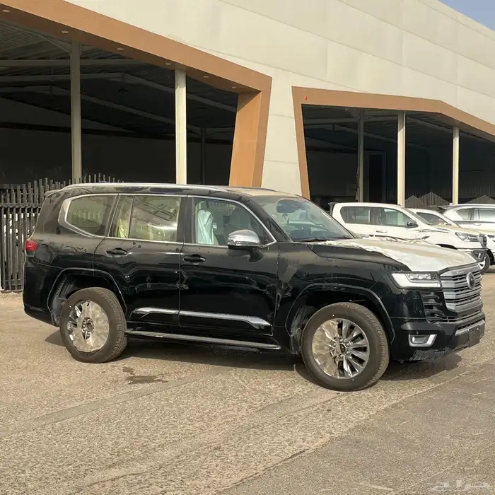 لاندكروزر بنزين VX موديل 2025 باقل الأسعار 1