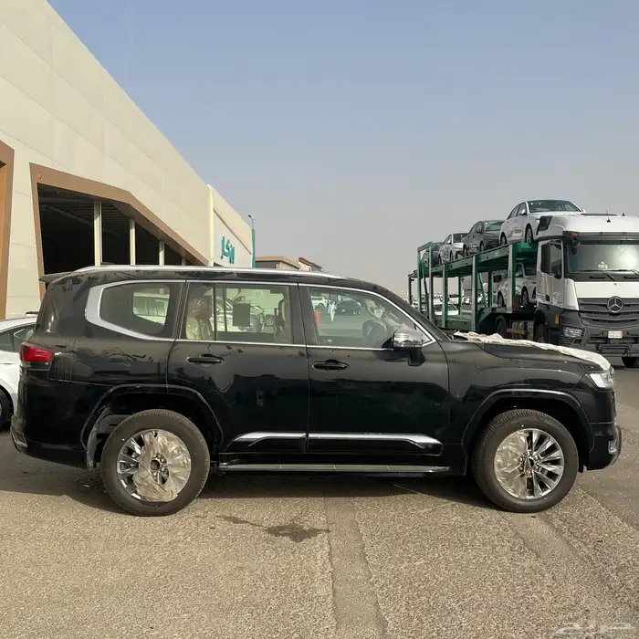 لاندكروزر بنزين VX موديل 2025 باقل الأسعار 4