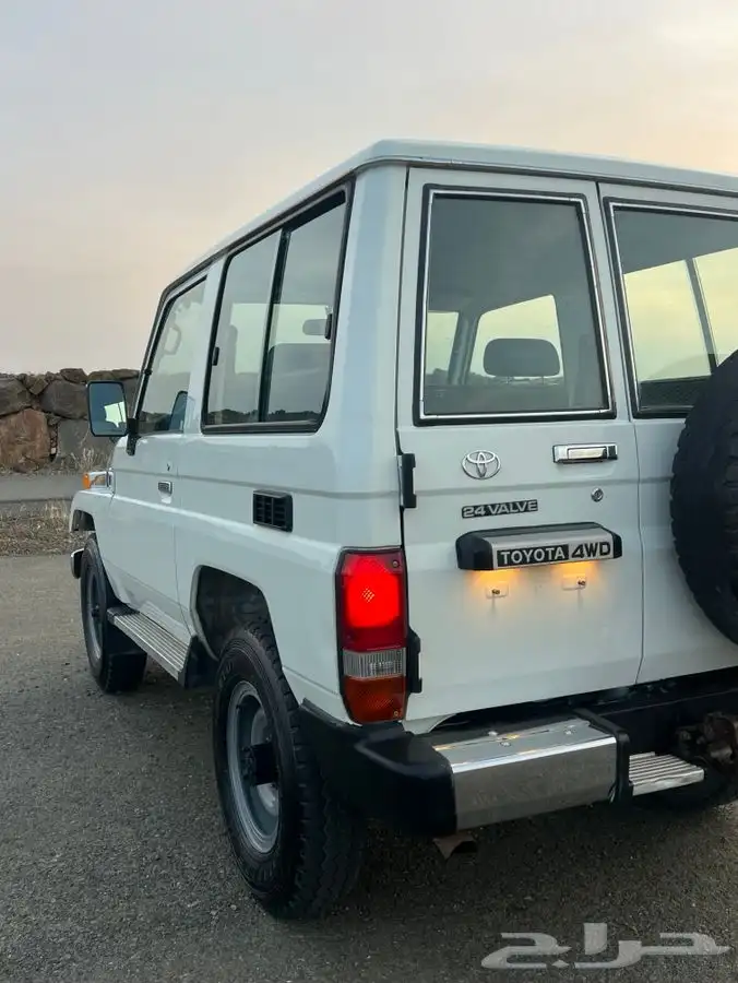 تويوتا جيب ربع 1998 17