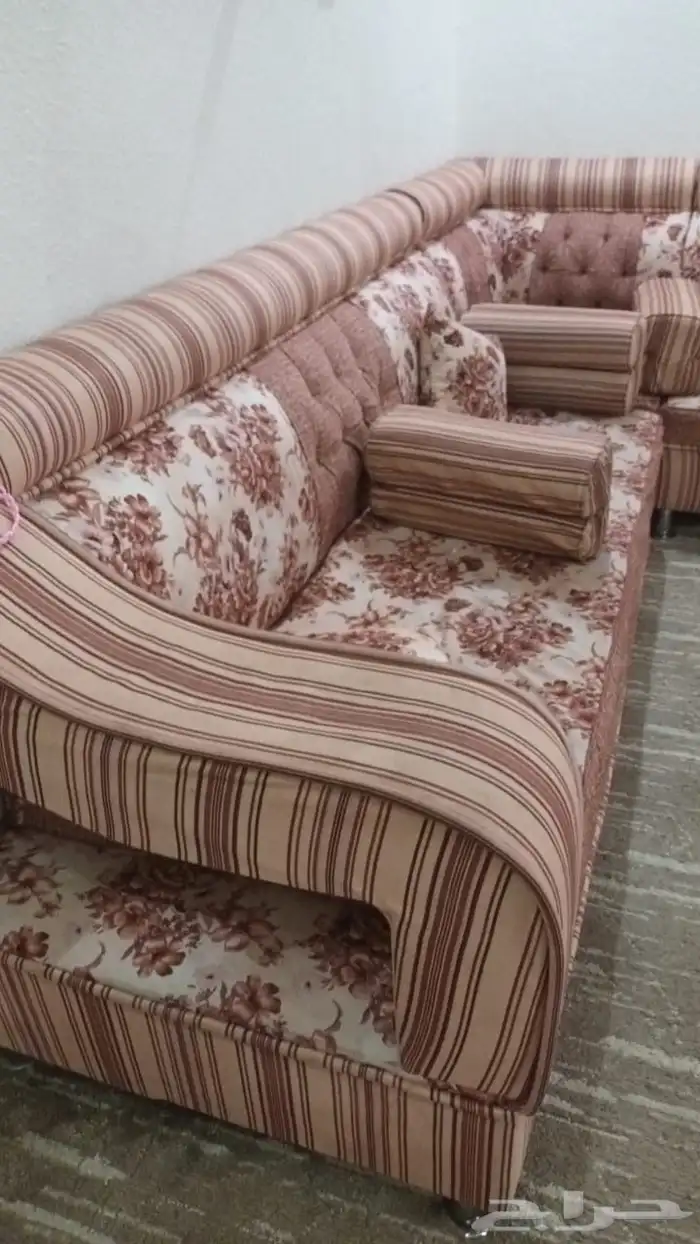 كنب 7 قطع مع وجود طاوله للبيع 1