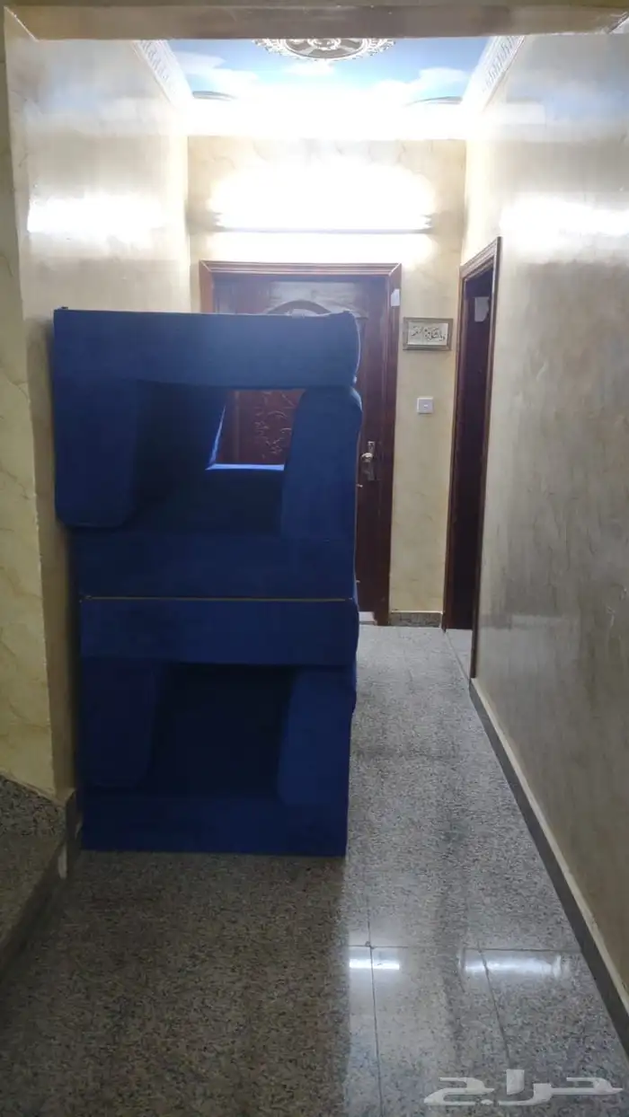 كنب أرضي أزرق مخمل قطيفة نظيفة 2