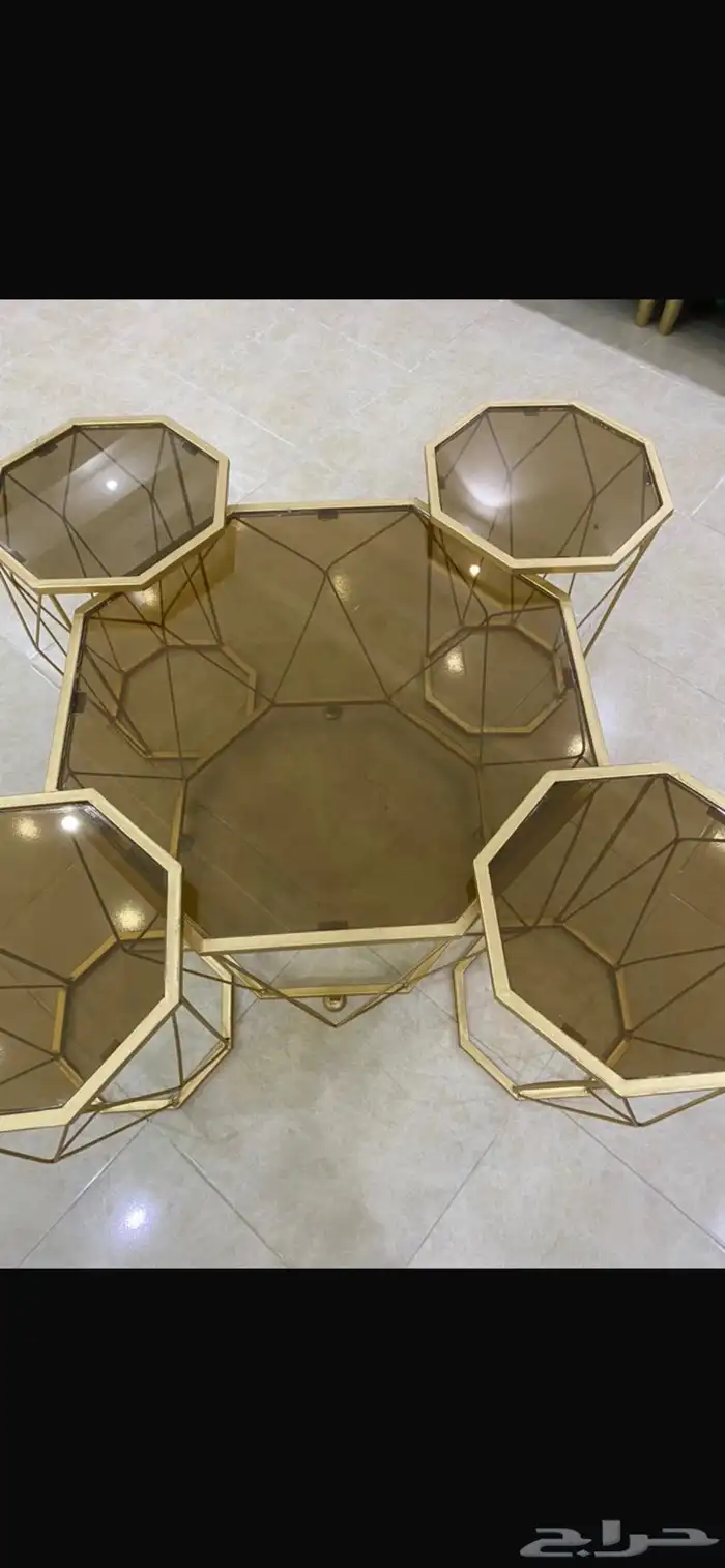 طاولات للبيع 0