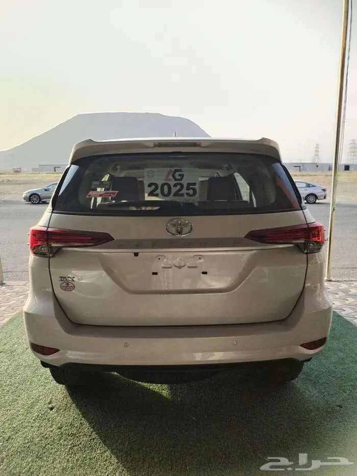 فورشنر GX2 بنزين دبل 2025 ابيض 3