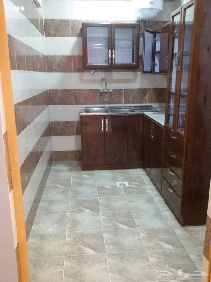 للبيع عمارة سكنية ( عائلية ) نظيفة 3