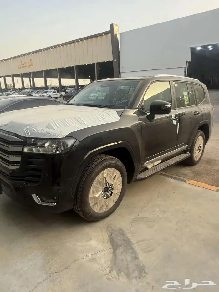 تويوتا لاندكروزر GXR L4 بنزين 2025 - اسود 11
