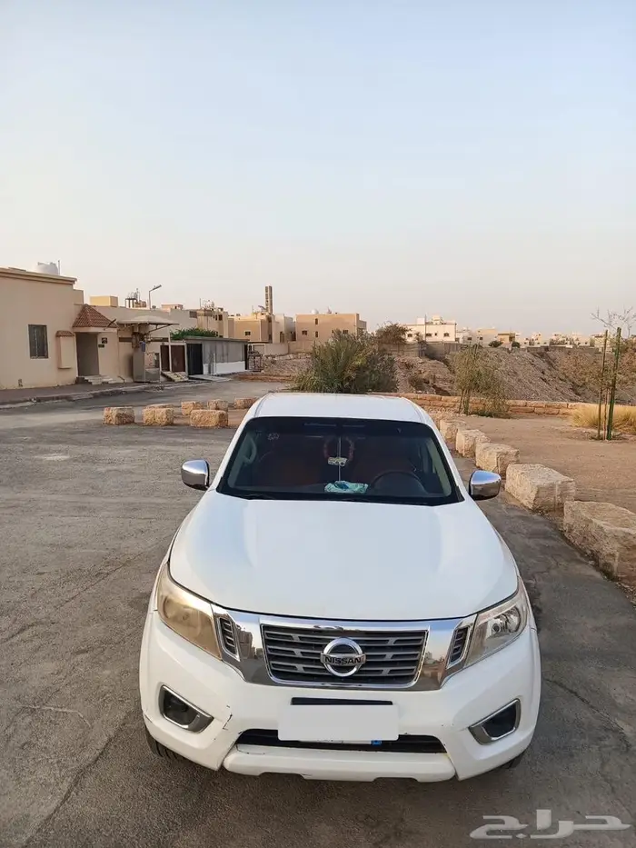 للبيع سيارة وانيت نافارا 2017 2