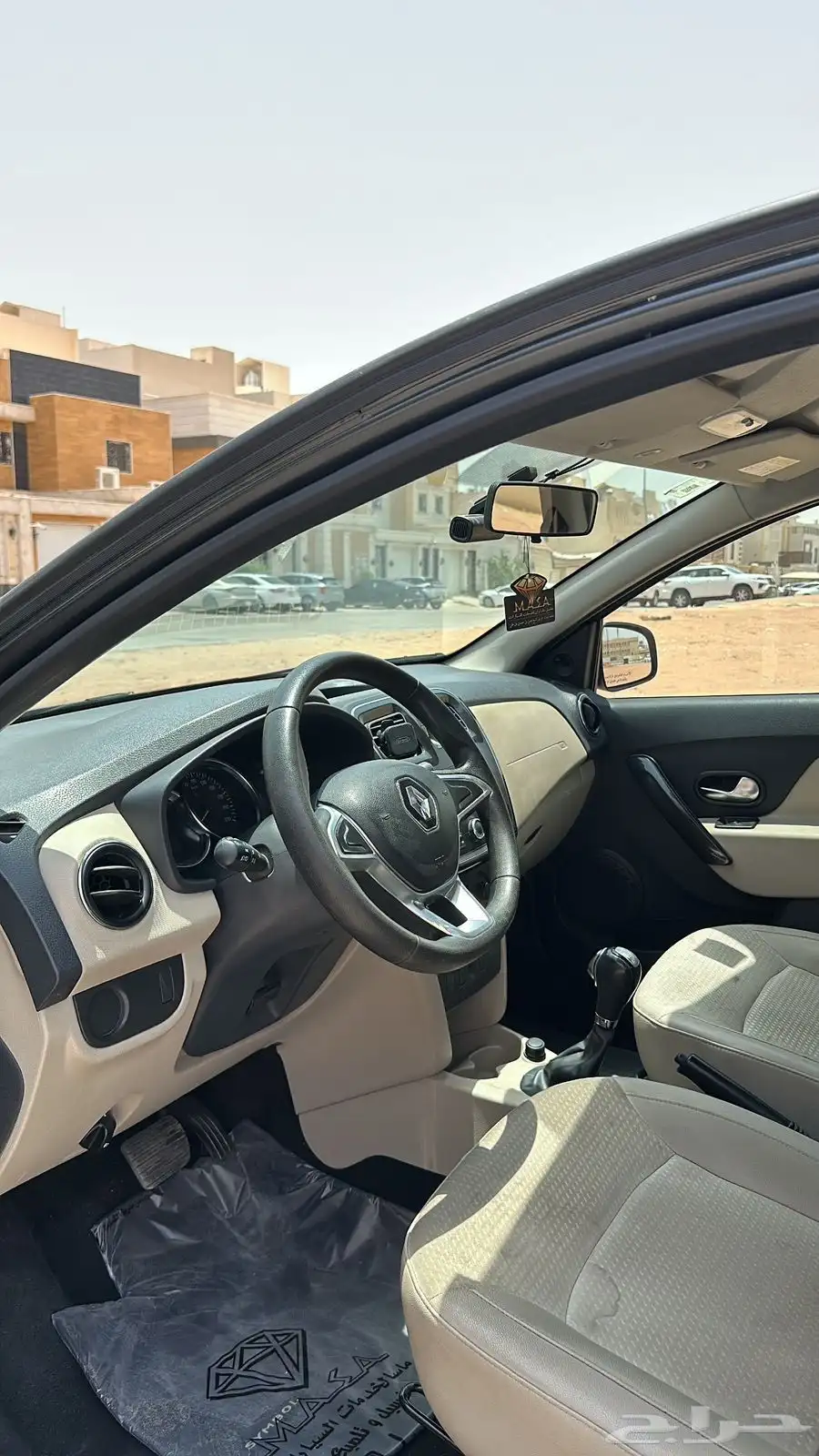 سياره رينو 1
