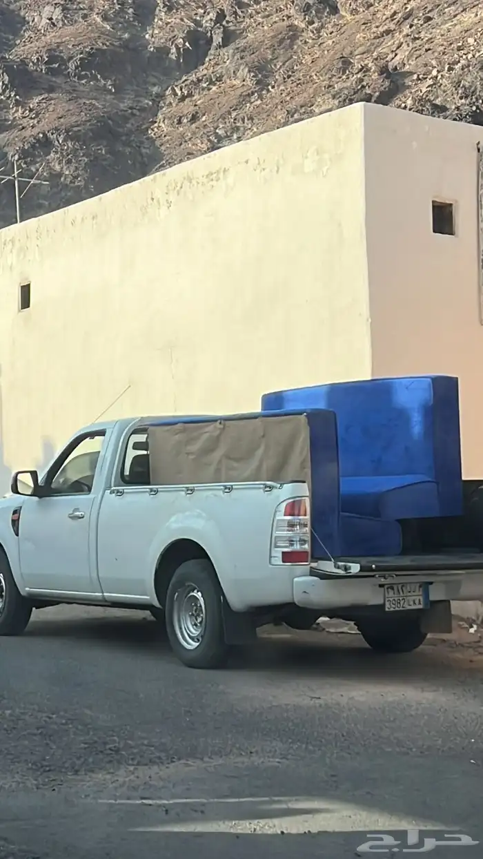 كنب أرضي أزرق مخمل قطيفة نظيفة 3