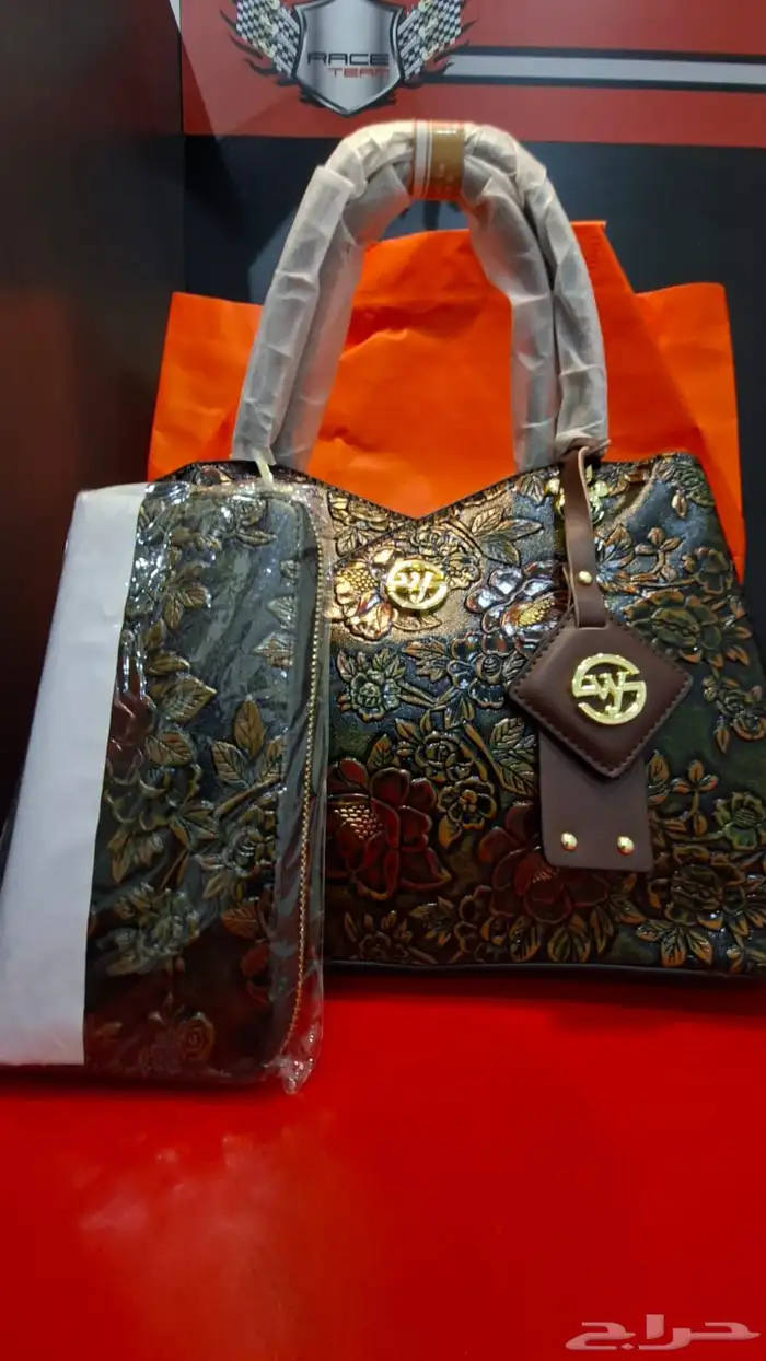 حقيبة نسائية جديدة للبيع بسعر 200 يوجد حبتين 2 4