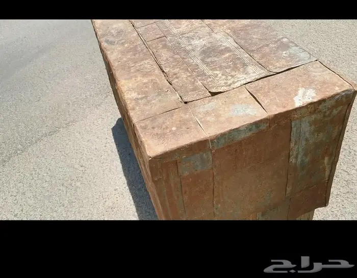 صندوق كبير قديم جدا.له أكثر من 50 سنة. خشبي وملبس بالصفائح 19