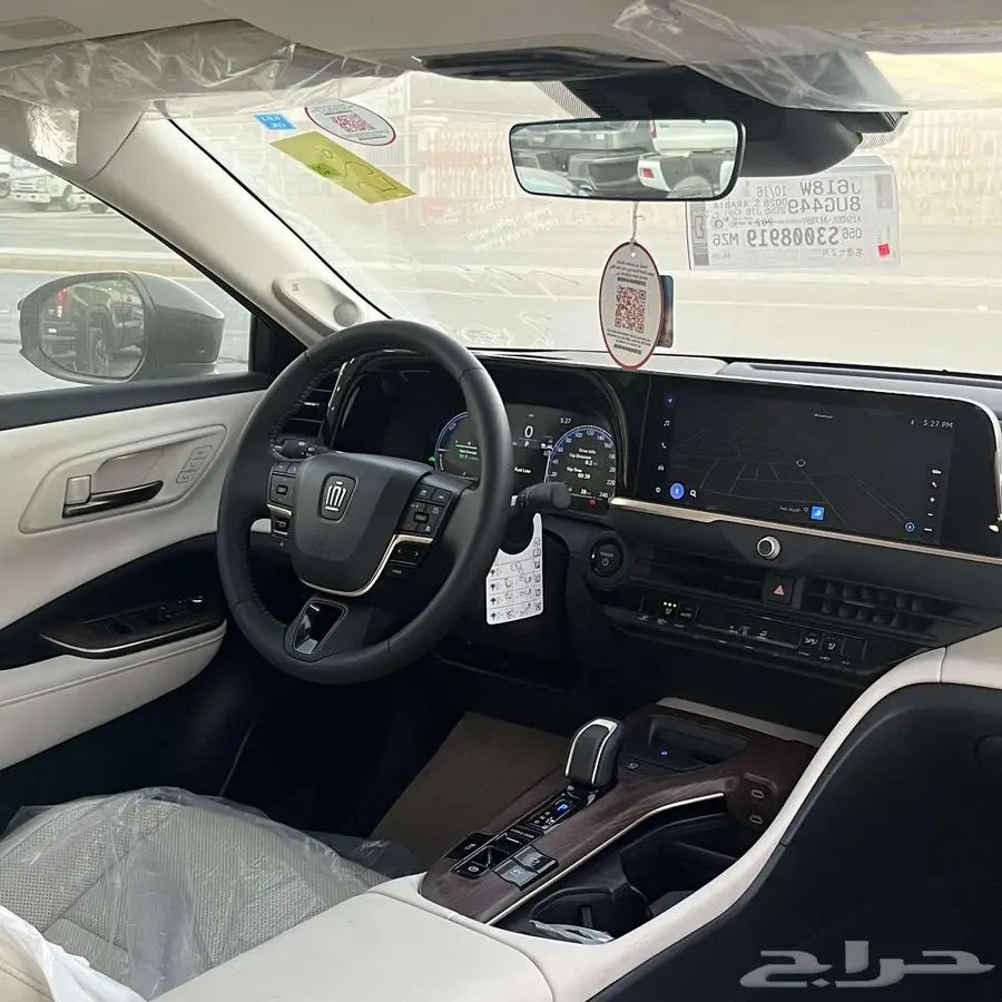 تويوتا كروان بريميوم 2025 4