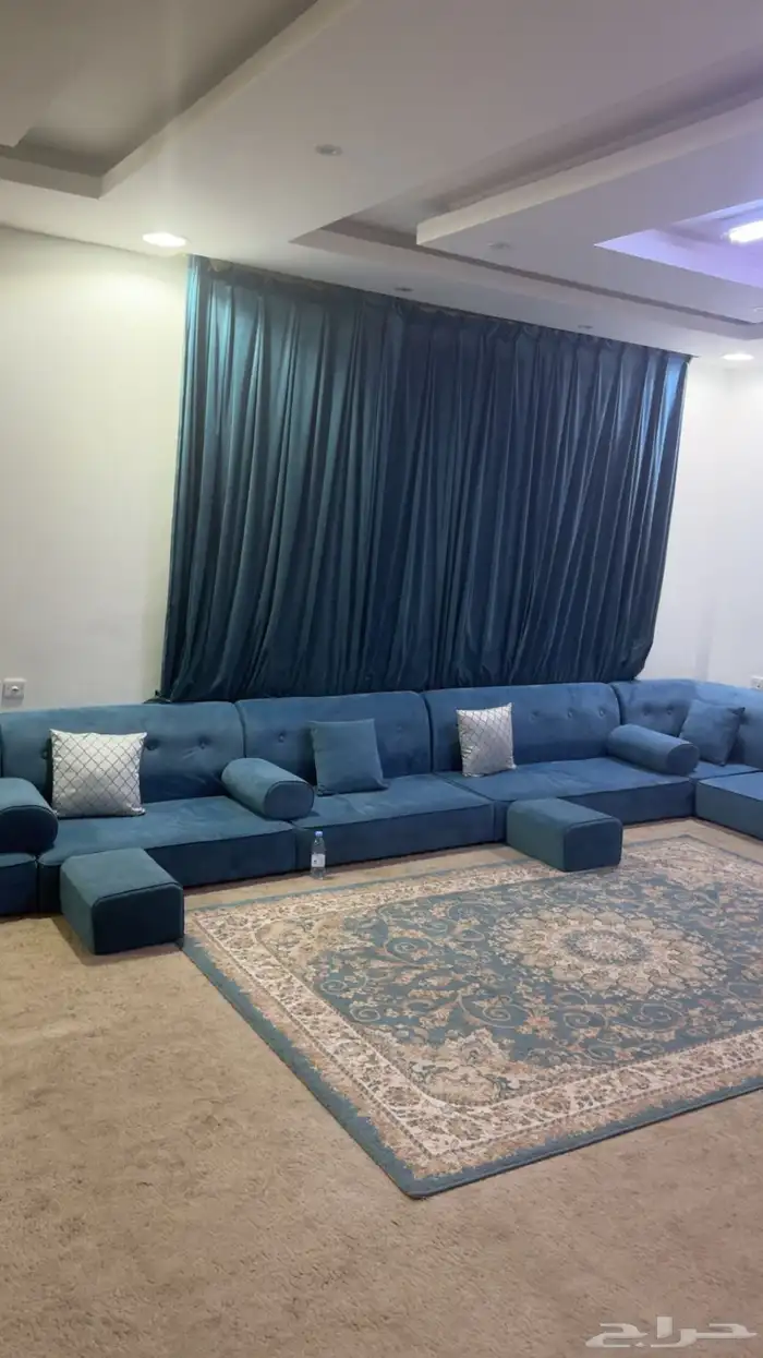 مجلس تحتوي على كنب م مع مراكي مع ستاره 3