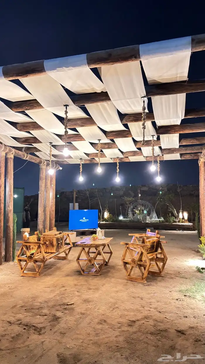 كراسي وطاولات خشبيه جوده عاليه 0