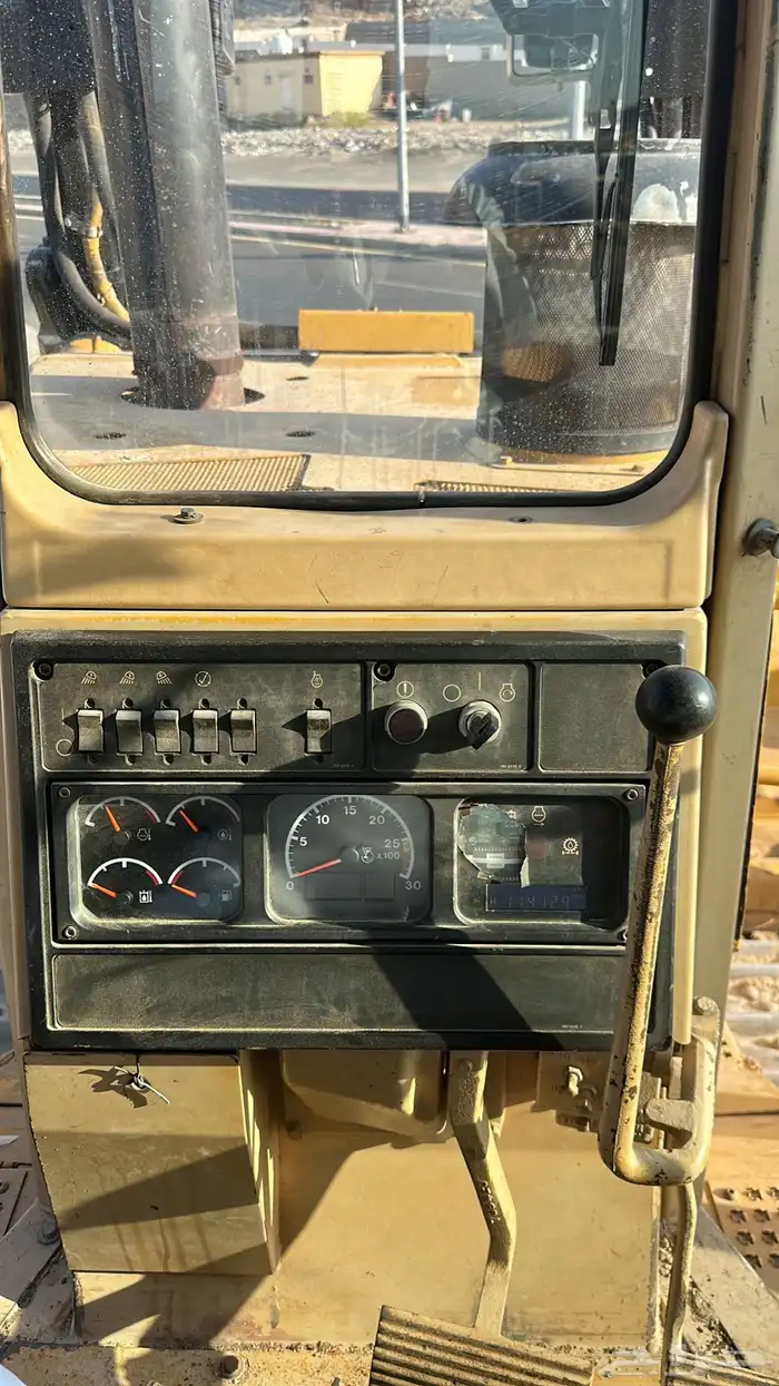 للبيع بالدوزر كتربلر D9R نظيف جدااا 10
