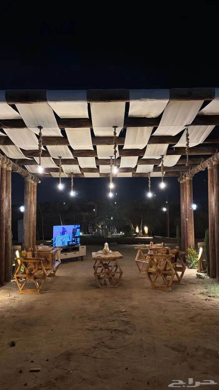 كراسي وطاولات خشبيه جوده عاليه 1