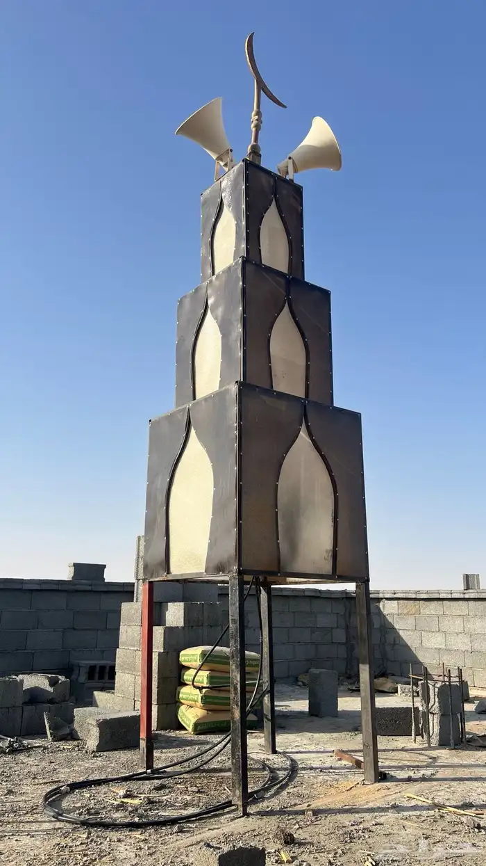 ميذنه مسجد (مناره) مع سماعتين وهلال 0
