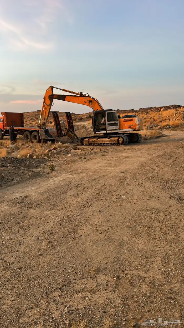 معدات ثقيله بأنواعها للإيجار 2