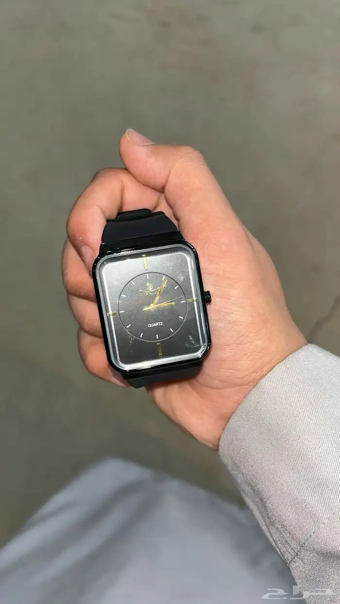 ساعه جديده لون اسود وذهبي شاريه والله با 70ولا انلبست سبب 0