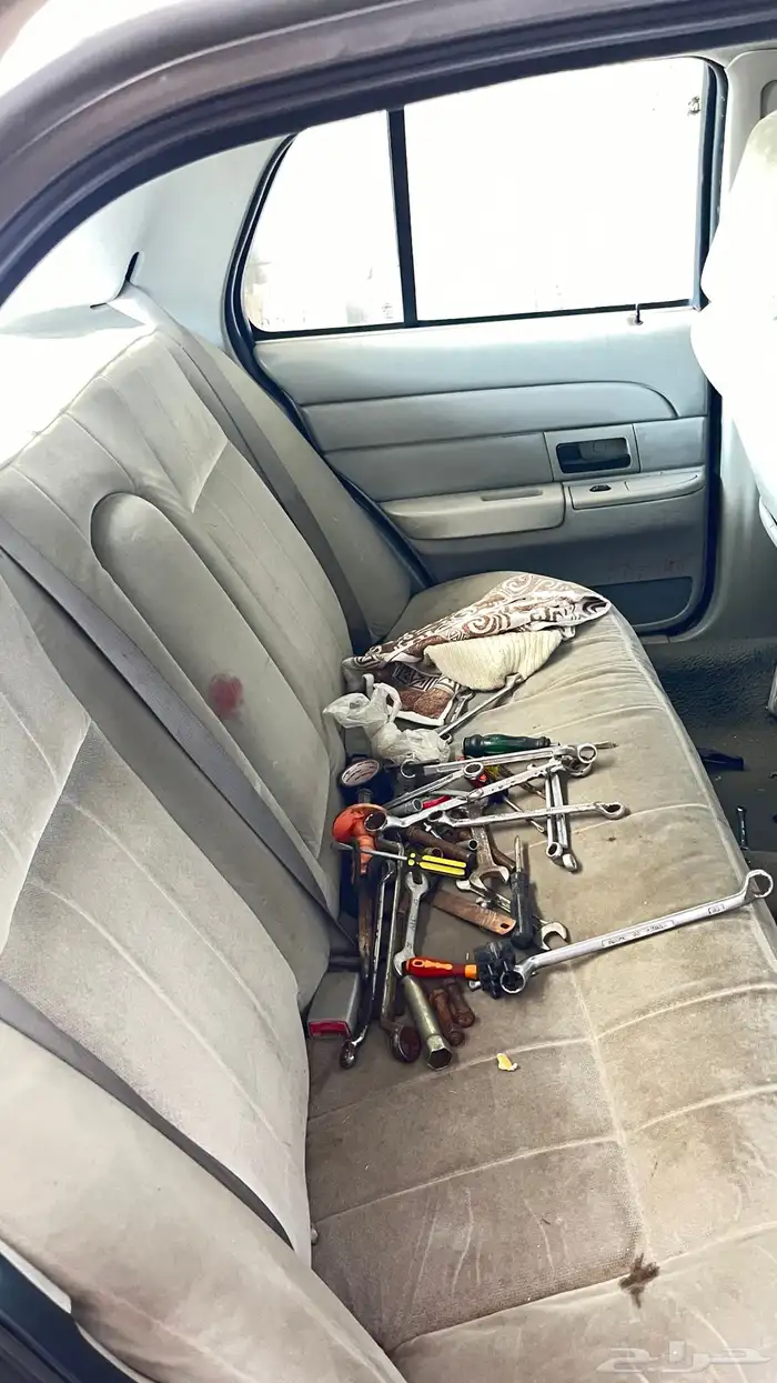 للبيع قطع فورد فكتوريا موديل 2005 8