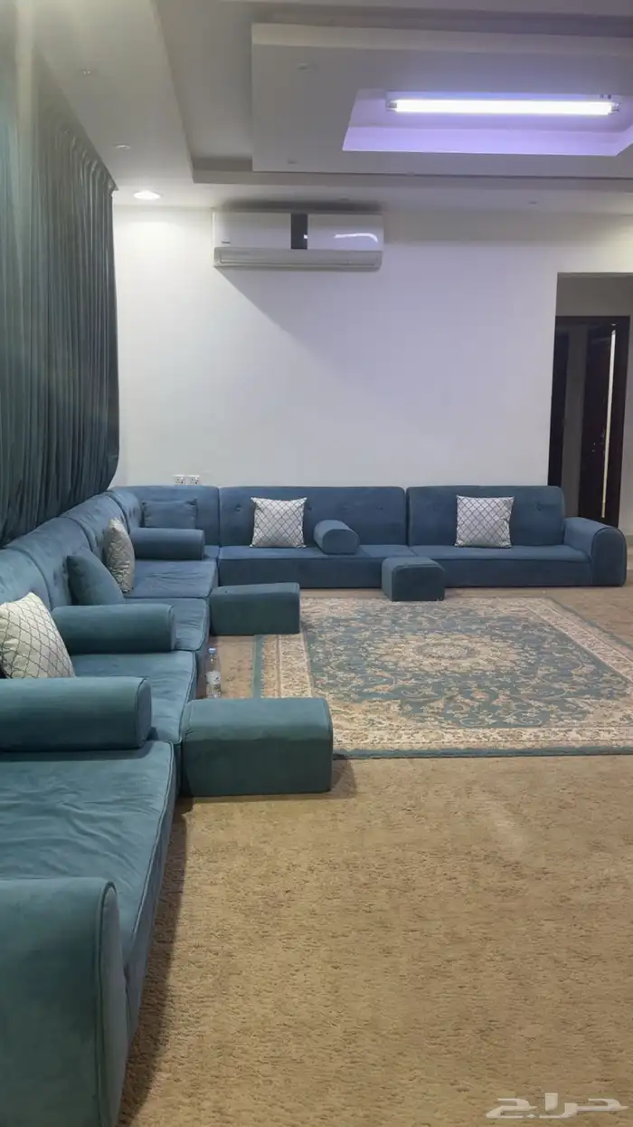 مجلس تحتوي على كنب م مع مراكي مع ستاره 2