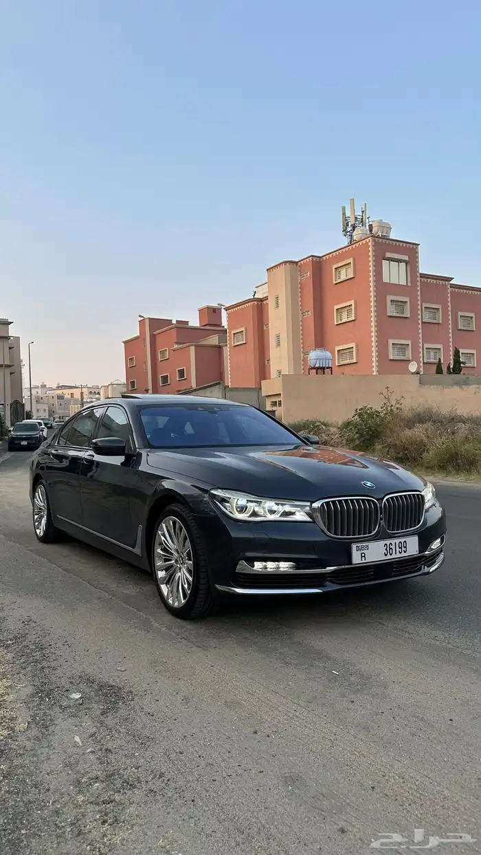 لوحات دبيBMW 750 2017 12