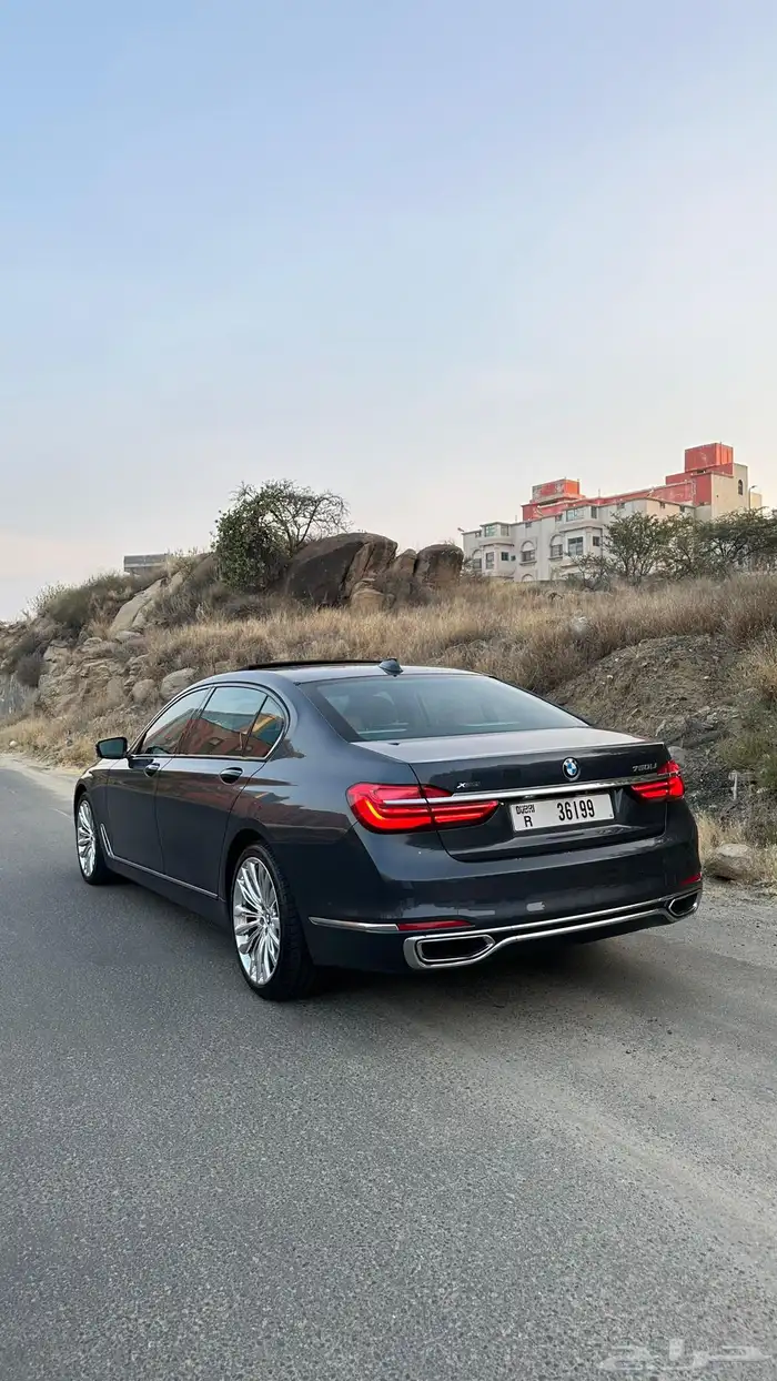 لوحات دبيBMW 750 2017 16