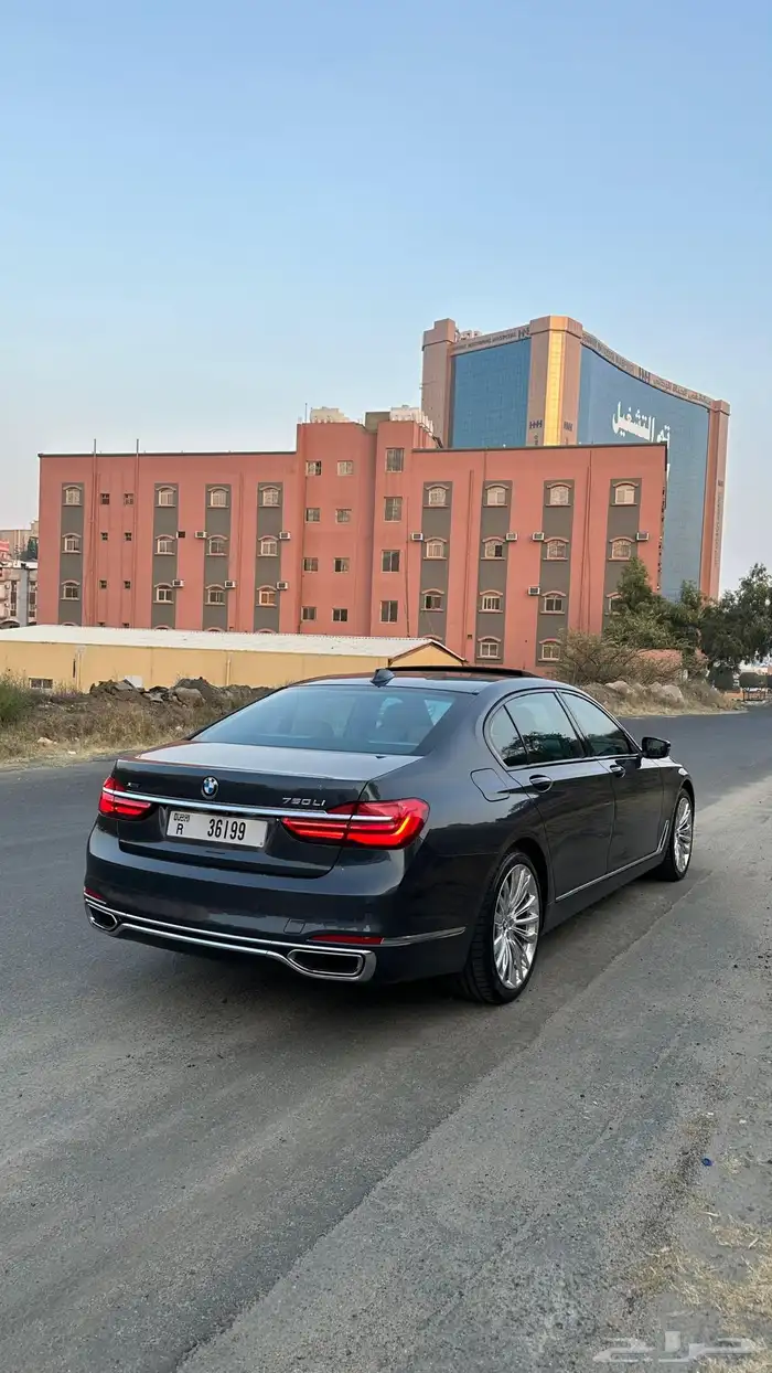 لوحات دبيBMW 750 2017 15