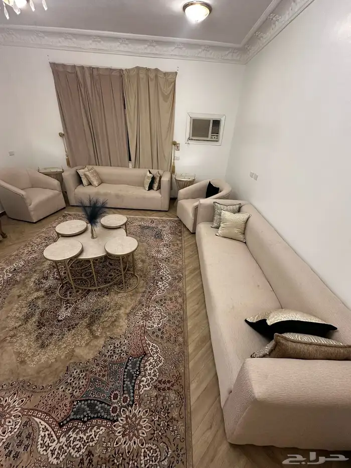 كنب مجلس في حاله مقبوله 4