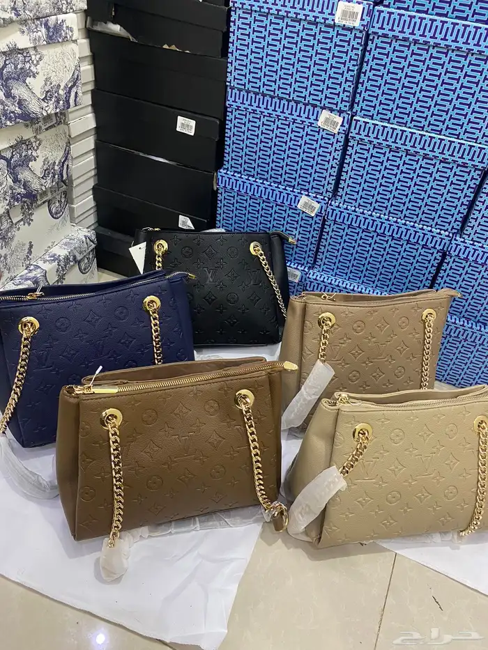 شنط تجنن ماركه درجه اولى عندي وحده منهم لها 6 خيال 35