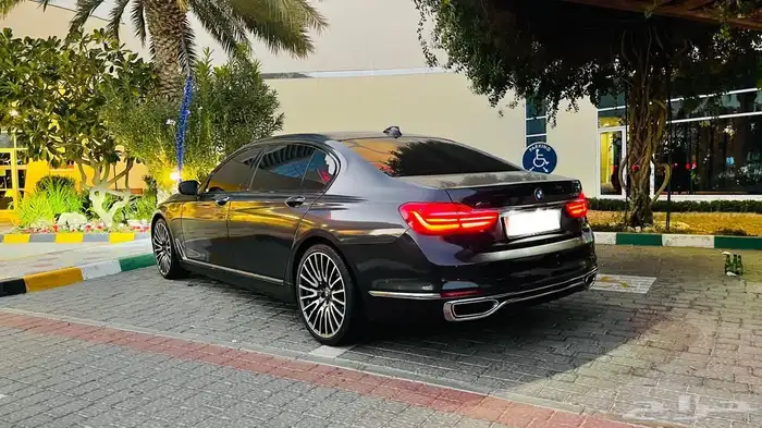 لوحات دبيBMW 750 2017 1