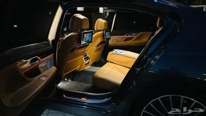لوحات دبيBMW 750 2017 10