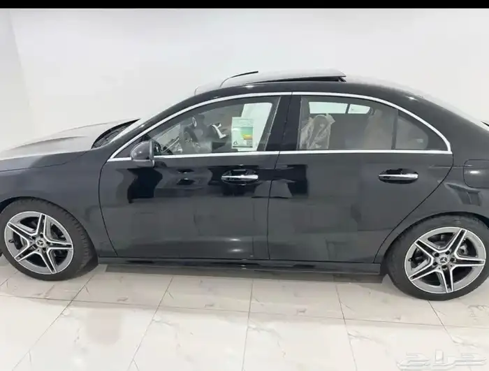 مرسيدس A200 موديل 2025 اللون الخارجي اسود واللون الداخلي 1